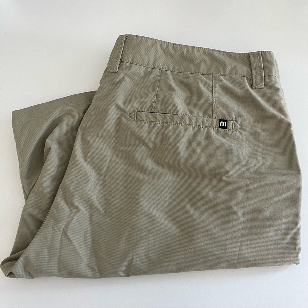 Travis Mathew Men’s‎ Tan Flat Front Shorts 38 golf